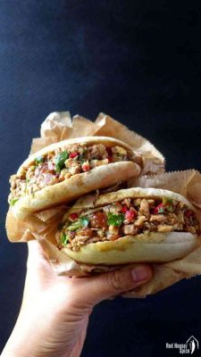  Xi'an Rou Jia Mo: Spice-Infused Pulled Pork Meets Fluffy Flatbread Nirvana!