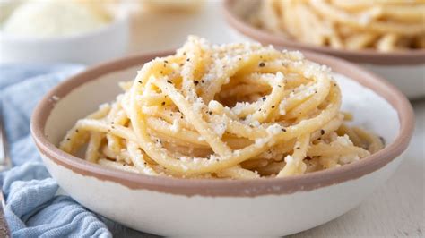  Cacio e Pepe: Bir İtalyan Klasiği İçin Sadeliğin ve Lezzetin Büyülü Buluşması!