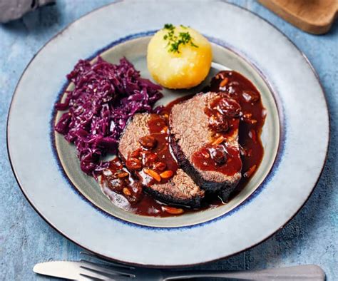  Rheinischer Sauerbraten!  A Savory Culinary Journey Through Tangy Marinades and Slow-Cooked Tenderness!